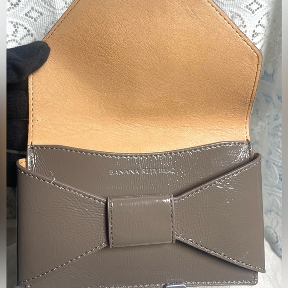 Banana Republic Bow Accent Gray Wallet Clutch Cow Leather 4 in H x 6 in L - Picture 3 of 6